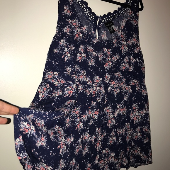 Torrid Lacy Floral Flowy Tank - Picture 5 of 8